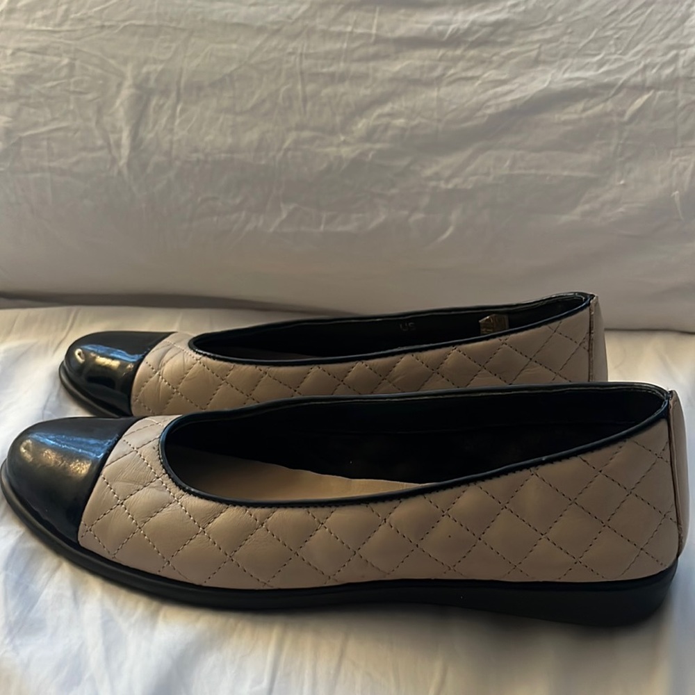 THE FLEXX Beige shoes. Used but great quality. US 7. woman
